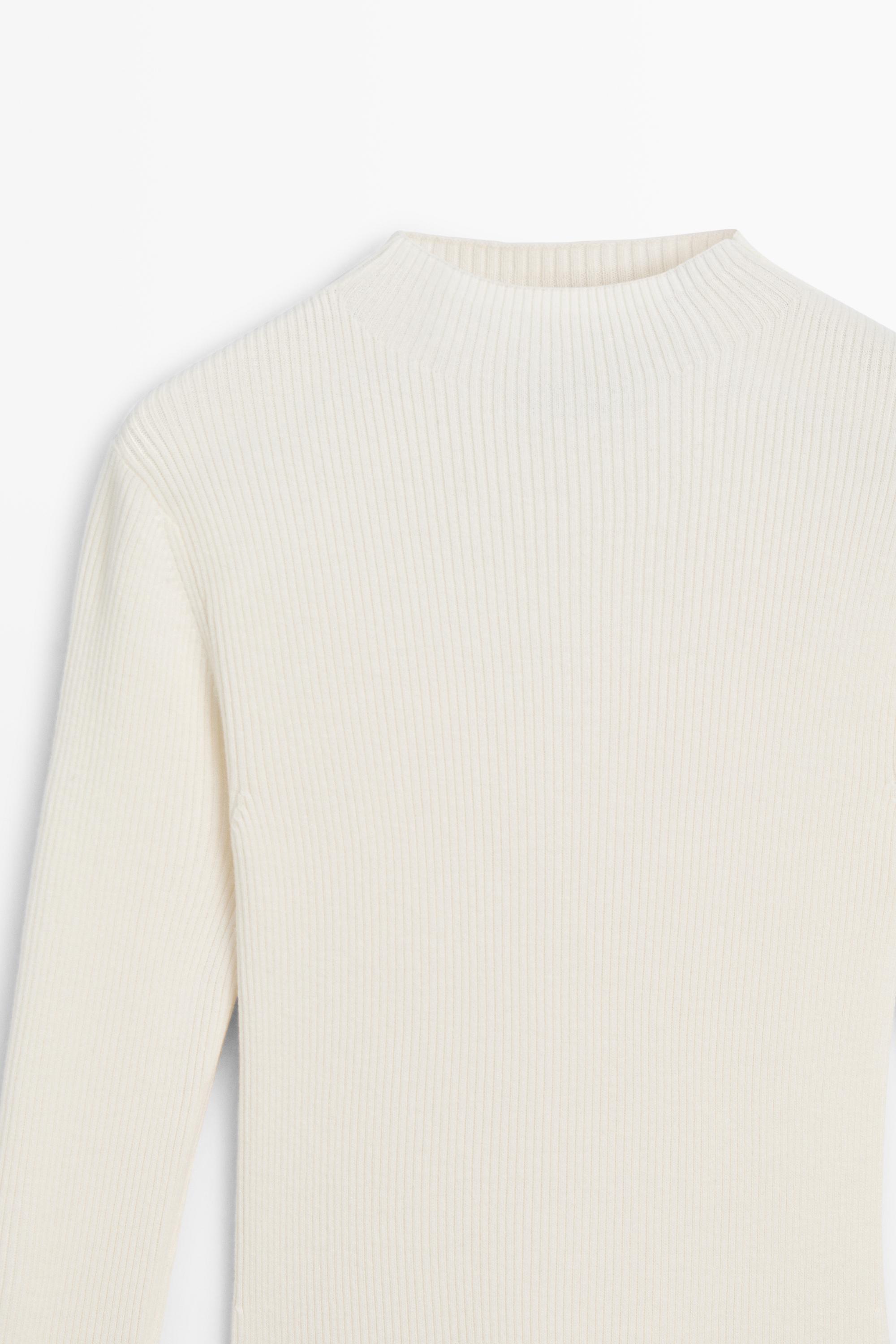 Knit dress with matching detail
